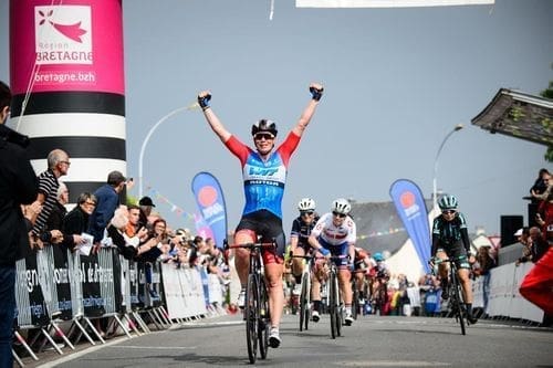 Kirsten Wild nets the teams first UCI WWT victory