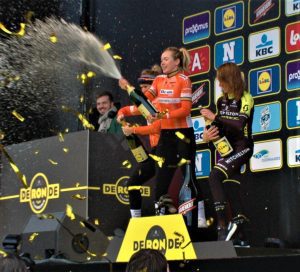 Amy Pieters, Anna van der Breggen & Annemiek van Vleuten Tour of Flanders 2018 (5)