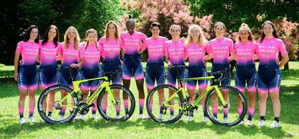 Il DS Davide Arzeni racconta la sua esperienza quinquennale alla Valcar – Travel & Service e rivela: “Queste ragazze sono il futuro del ciclismo femminile mondiale”