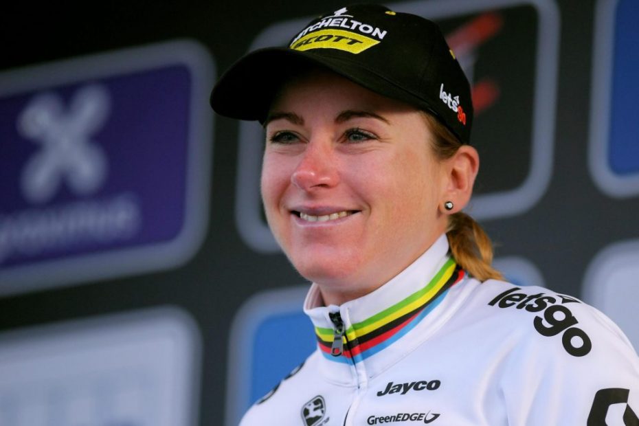 Van Vleuten holds off a fierce chase to make it a hat-trick of victories in Northern Spain