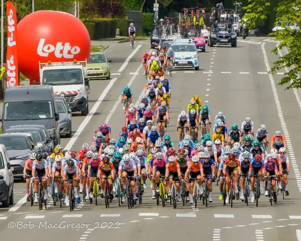 Large peloton of female bike riders at Ronde de Mouscron bike race