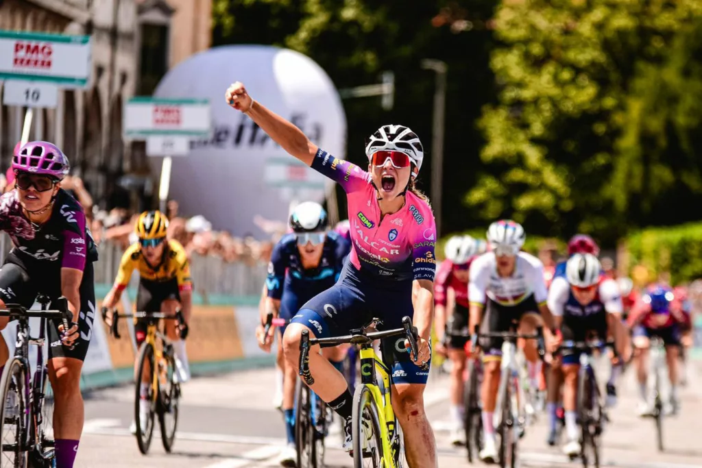 Chiara Consonni conquista Padova. Sua l’ultima tappa del Giro Donne