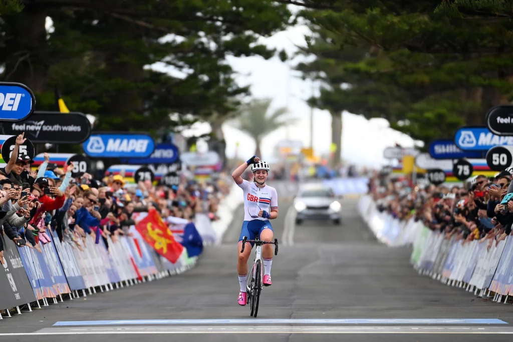 Zoe Backstedt doubles up with gold in Juniors road race
