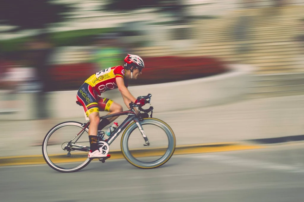 motion-blur-cyclist