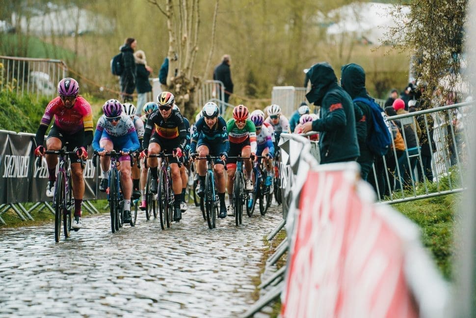Women's peloton on the Oude Kwaremont Photo Credit: Flanders Classics