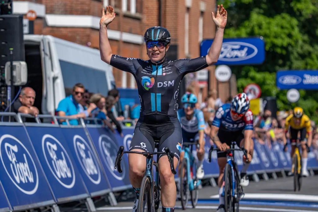 Charlotte Kool takes RideLondon Classique opener as Balsamo crashes out