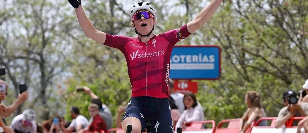 Demi Vollering continues winning form on Vuelta Femenina Stage 5