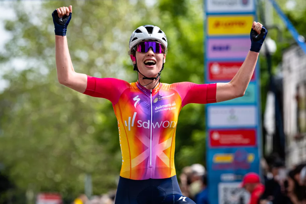 Mischa Bredewold solos to race lead on the 2nd stage of Thüringen Ladies Tour