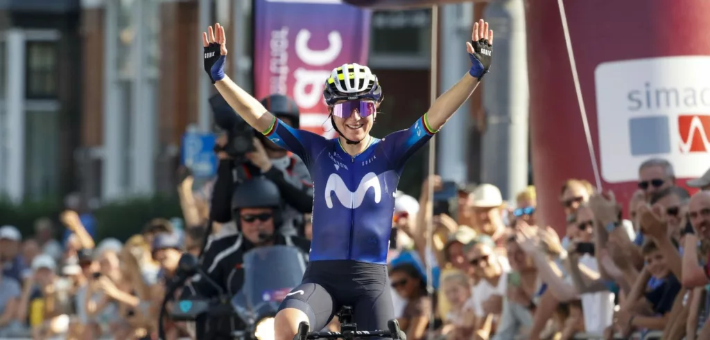 Annemiek van Vleuten celebrates her final race