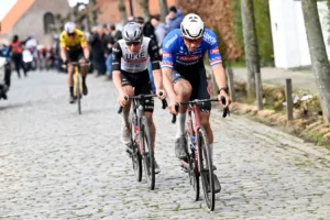 Mathieu van der Poel and Tadej Pogačar drop Wout van Aert Tour of Flanders 2023