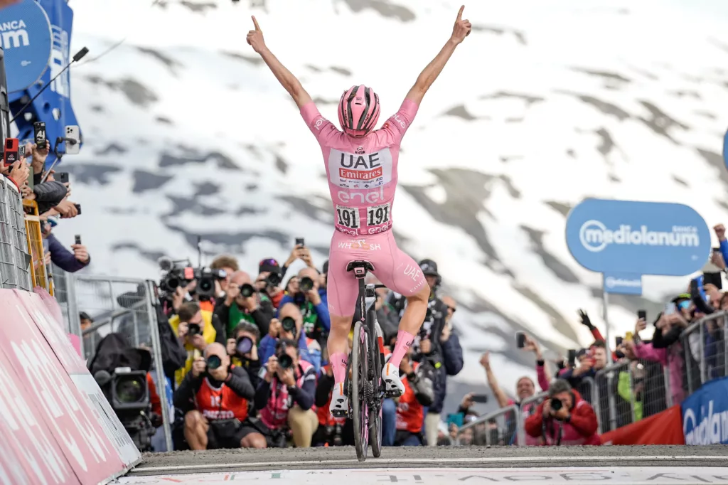 Tadej-Pogacar-2024-Giro-dItalia-Stage-15-Finish