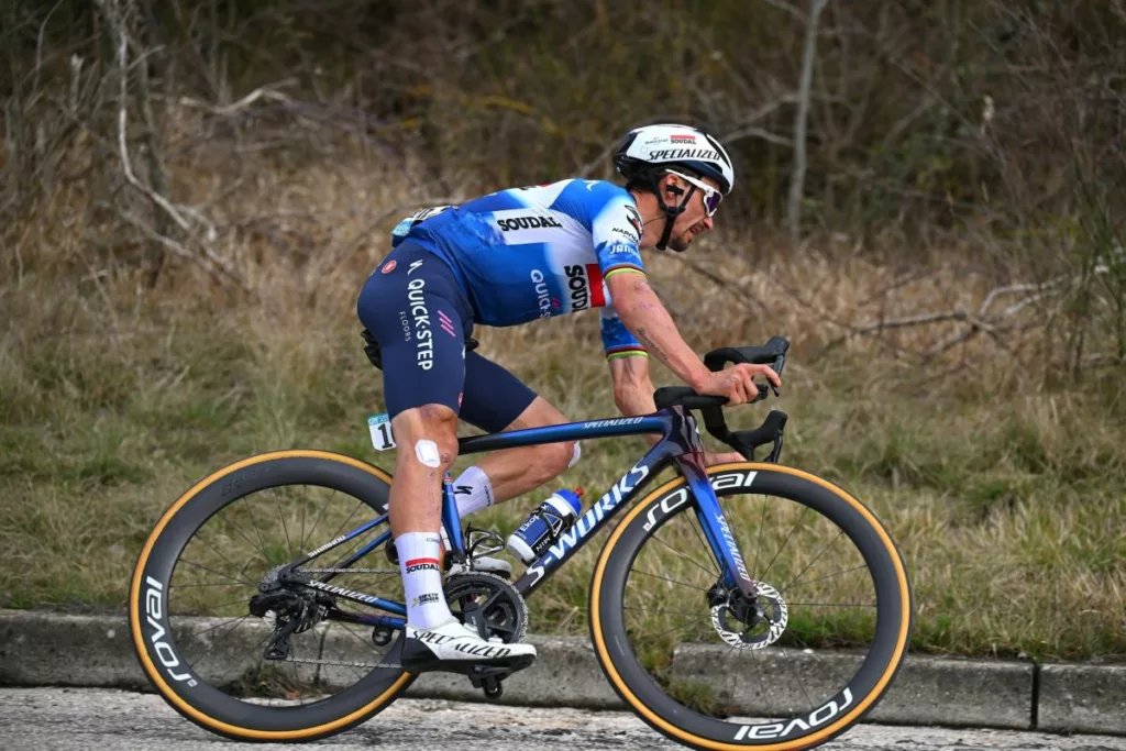 Alaphilippe seeks contract discussions with Lefevere following Giro d