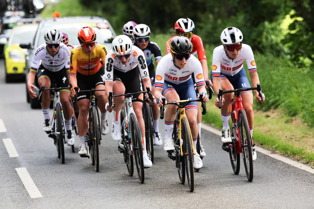 Lizzie-Deignan-takes-Tour-of-Britain-Women-mountains-jersey-on-stage-1