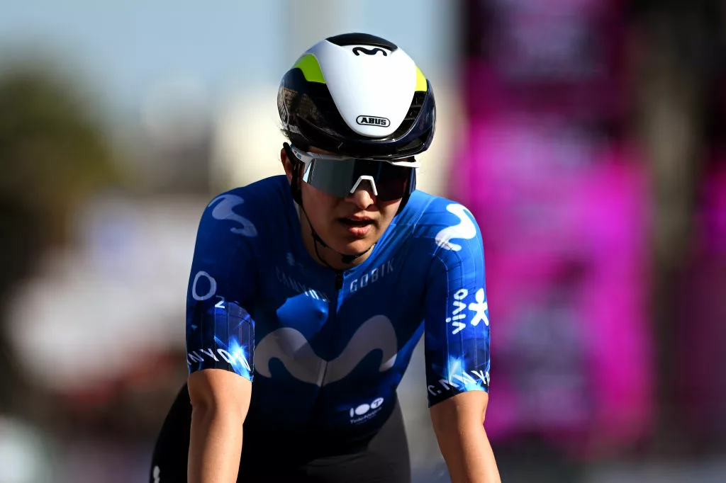 Olivia Baril celebrates her 2024 Canadian road race title