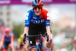 Tour-Feminin-des-Pyrenees-Guazzini-claims-stage-1-triumph-in-small-bunch-sprint