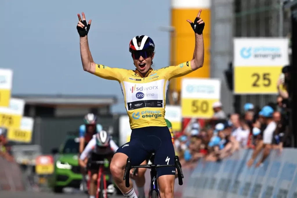 Vollering wins final stage and overall title at Tour de Suisse Women