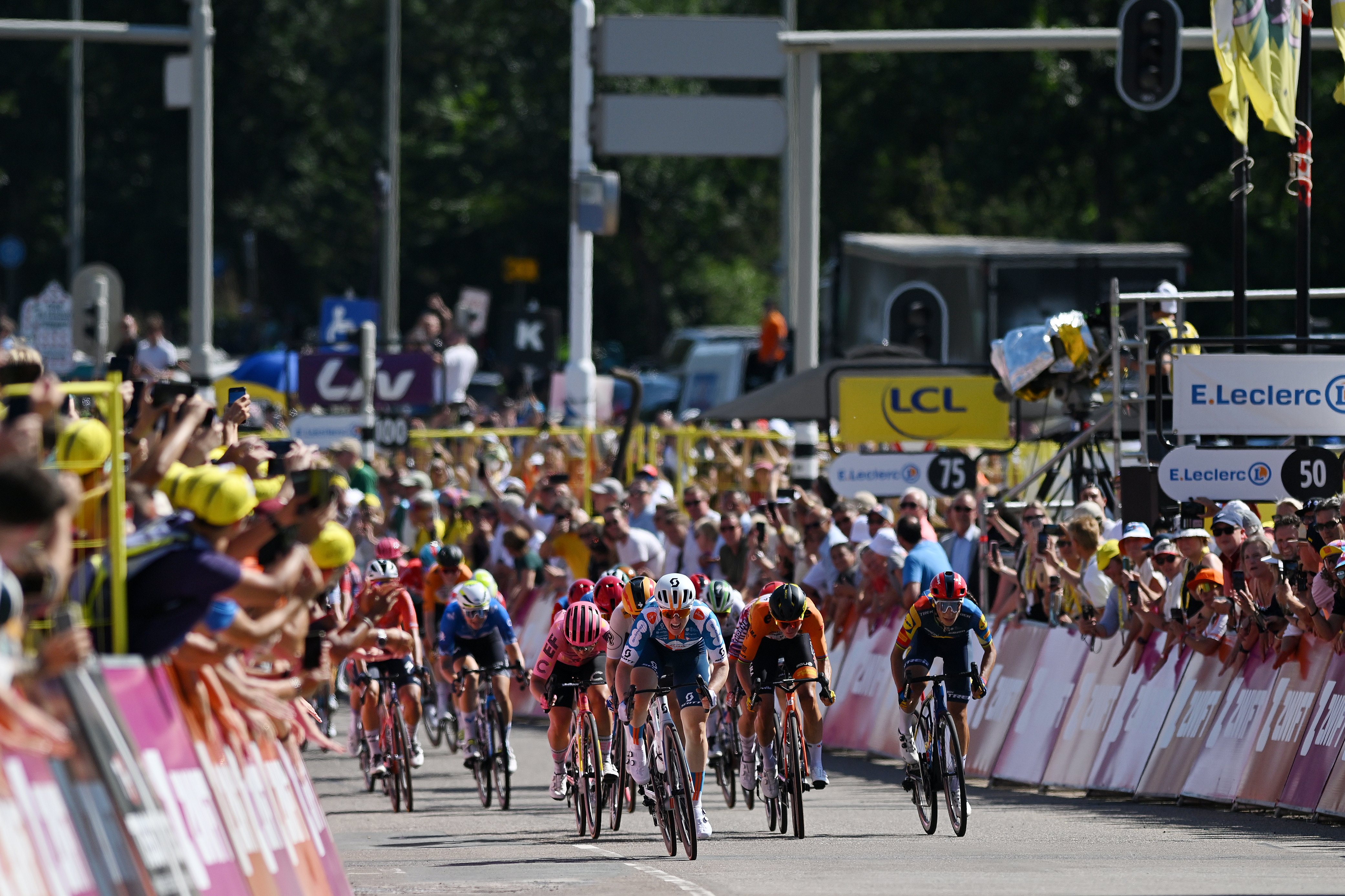 Tour-de-France-Femmes-stage-2-Live-All-eyes-on-Wiebes-in-sprinters-battle