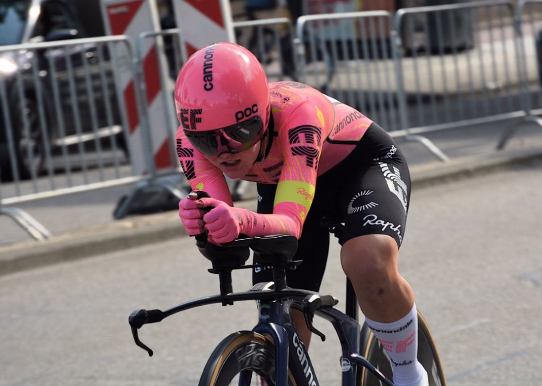 Noemi Rüegg crashes after clipping Shimano neutral-service motorbike on 2026 Tour de France Femmes Stage 5 Noemi Rüegg crashes after clipping Shimano neutral-service motorbike on 2026 Tour de France Femmes Stage 5
