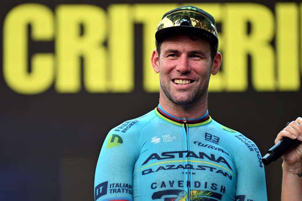 Mark-Cavendish-wins-BBC-Sports-Personality-of-the-Year-Lifetime-Achievement-award-1