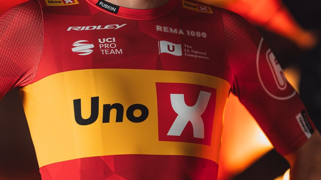 divUno-Xs-new-zipless-jersey-is-the-sponsors-fastest-ever-heres-why-the-team-wont-wear-itdiv-1