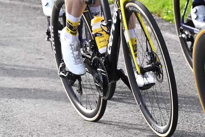 Why-is-Jonas-Vingegaard-using-tiny-150mm-cranks