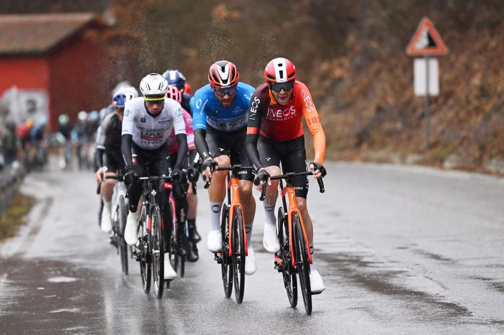 Rare-Italian-echelon-racing-lights-up-Tirreno-Adriatico-but-Olav-Kooij-and-Derek-Gee-survive-the-day-1