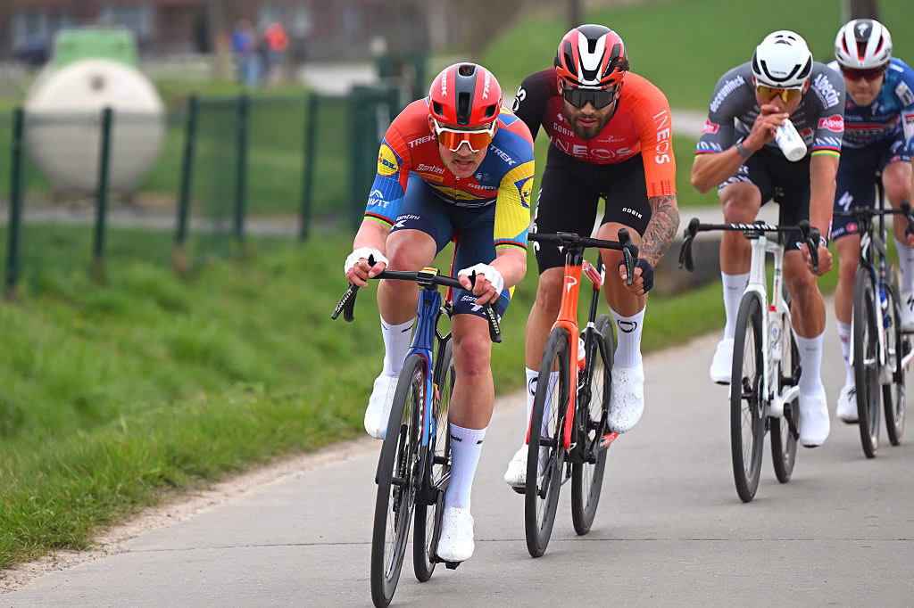 divBeaten-by-a-monster-–-Mads-Pedersen-satisfied-in-defeat-behind-Van-der-Poel-with-Lidl-Trek-confident-he-will-only-get-betterdiv