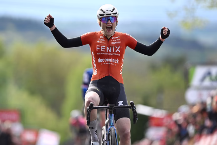 La-Fleche-Wallonne-Femmes-Puck-Pieterse-powers-past-Demi-Vollering-for-victory-atop-Mur-de-Huy