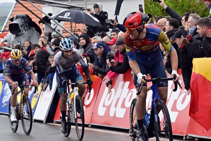 divI-suffered-because-of-the-cold-Miserable-weather-affects-Thibau-Nys-debut-performance-at-Fleche-Wallonnediv