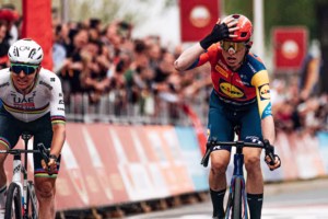 divWhen-Tadej-goes-you-normally-ride-for-second-–-Mattias-Skjelmose-in-disbelief-after-stunning-superstars-Pogacar-and-Evenepoeldiv