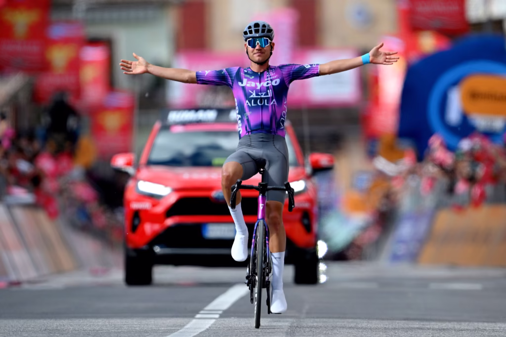 divEveryone-has-their-eye-on-the-stage-to-Asiago-Luke-Plapp-hopes-Jayco-AlUla-can-be-inspired-by-his-Giro-dItalia-breakaway-windiv