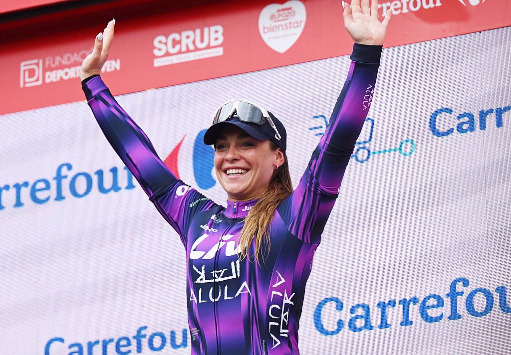 divI-dont-know-what-happened-Letizia-Paternoster-shocked-to-take-lead-of-La-Vuelta-Femeninadiv