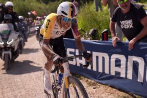 divIt-was-looking-really-good-until-it-wasnt-–-Egan-Bernal-falls-just-short-of-gravel-glory-for-Ineos-Grenadiers-at-Giro-dItaliadiv