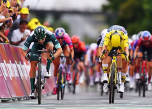 Even-without-a-final-kilometre-lead-out-fastest-in-the-world-Lorena-Wiebes-finds-a-way-to-win-at-the-Tour-de-France-Femmes-1