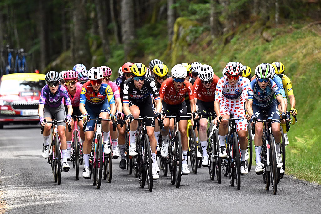 Gigante-on-the-radar-Niewiadoma-Phinney-gets-an-edge-Vollering-and-Ferrand-Prevot-conserve-–-Revealing-movements-on-first-Tour-de-France-Femmes-mountain-day-1