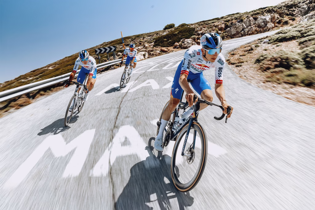 divSpecialized-take-inspiration-from-Frances-football-team-for-limited-edition-Red-Bull-Bora-Hansgrohe-Tour-de-France-kitdiv