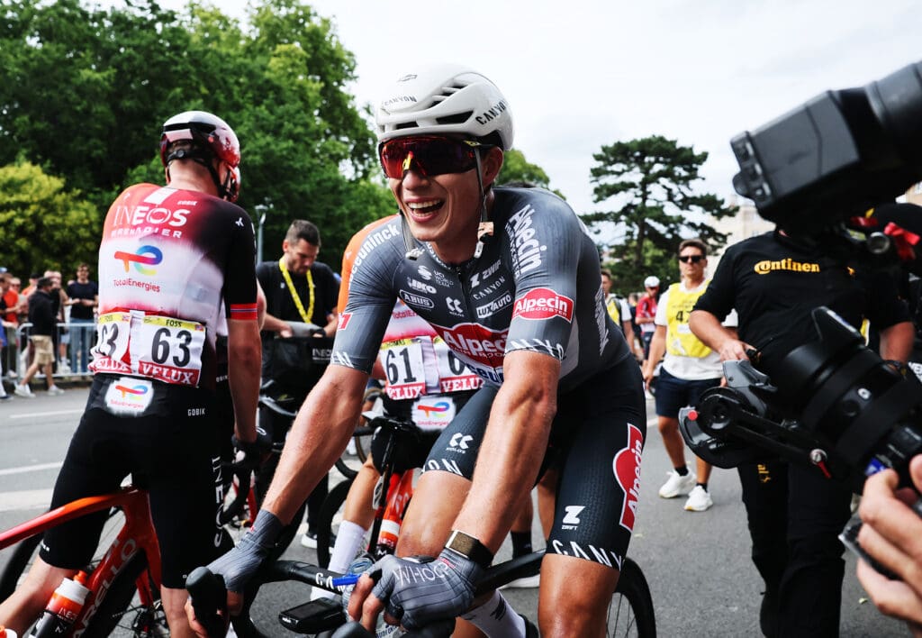 Jasper-Philipsen-leads-Alpecin-Deceuninck-at-Vuelta-a-Espana-with-great-chance-at-opening-stage-red-jersey-1