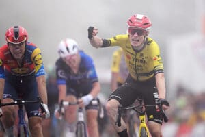 Vuelta-a-Espana-Jonas-Vingegaard-pips-Giulio-Ciccone-to-win-stage-2-1