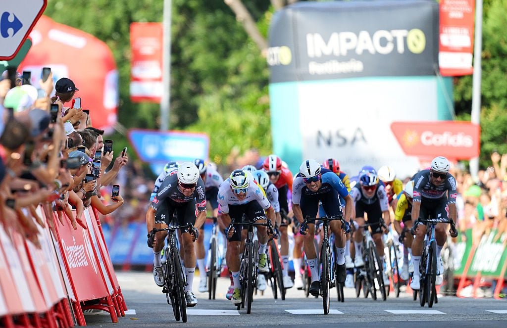 Vuelta-a-Espana-stage-8-LIVE-–-Philipsen-vs-Pedersen-on-last-flat-sprint-day-for-a-while-1