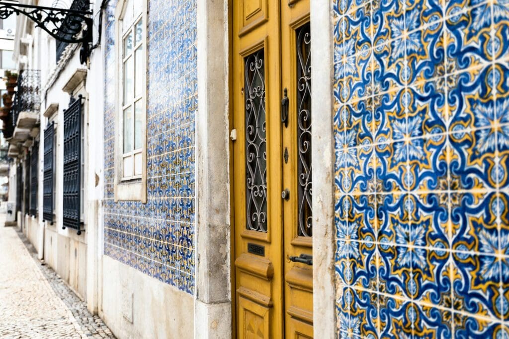 closed door algarve portugal