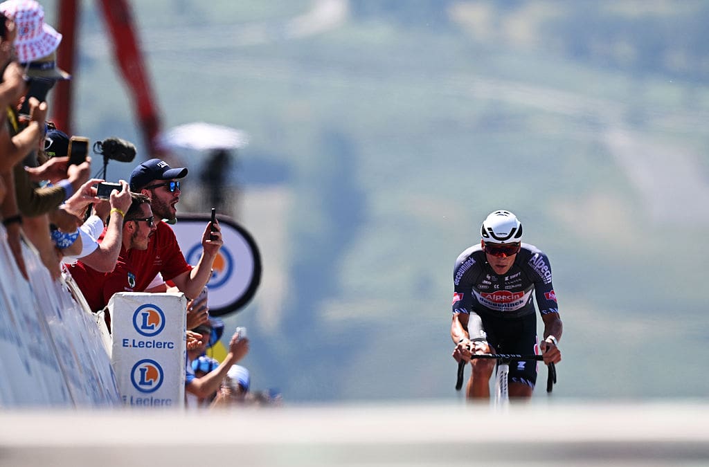 divIts-a-bit-of-a-question-how-the-form-is-–-Mathieu-van-der-Poel-to-find-the-answer-at-Renewi-Tourdiv-1