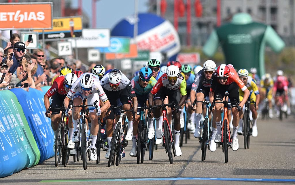 divRenewi-Tour-stage-1-Tim-Merlier-fastest-in-bunch-kick-to-win-opening-sprint-and-take-leaders-jerseydiv-1
