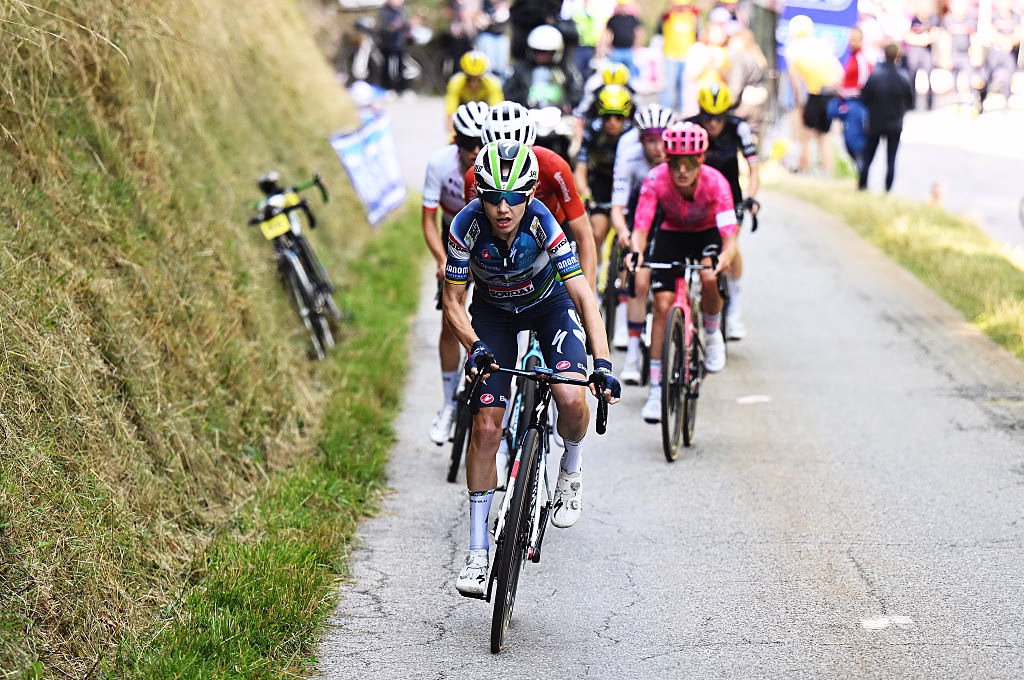 divTeamwork-a-yellow-clad-sacrifice-and-mean-messages-–-Sarah-Gigantes-rocket-fuelled-path-from-recovery-to-the-Tour-de-France-Femmes-podiumdiv-1