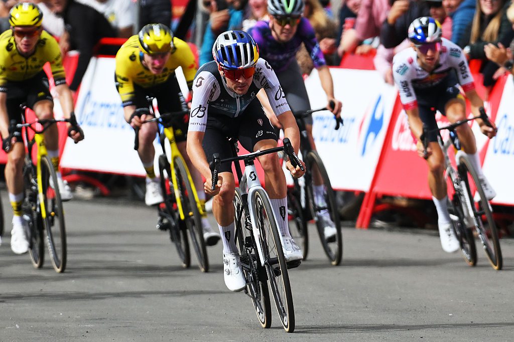 divTom-Pidcock-describes-ongoing-Vuelta-a-Espana-as-uneventful-but-says-big-fireworks-are-coming-in-second-and-third-weekdiv-1