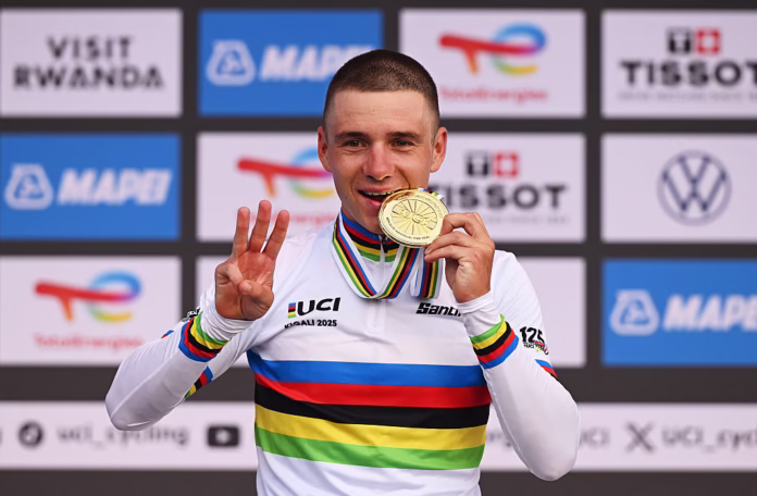 divI-just-wanted-to-go-as-fast-as-possible-–-Remco-Evenepoel-unstoppable-as-he-adds-third-successive-world-time-trial-title-to-incredible-palmaresdiv-1