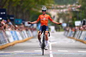 divRoad-European-Championships-Demi-Vollering-wins-elite-womens-road-race-with-37km-solo-ridediv