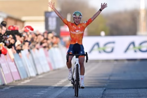 Inge-van-der-Heijden-leads-Dutch-sweep-ahead-of-Lucinda-Brand-and-Aniek-van-Alphen-at-elite-womens-race