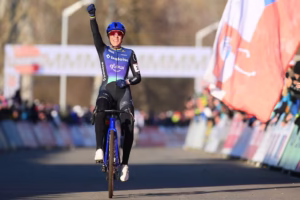 UCI-Cyclo-cross-World-Cup-Lucinda-Brand-holds-on-for-victory-in-Tabor-1