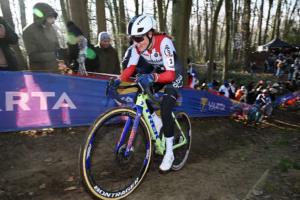 UCI-Cyclo-cross-World-Cup-Gavere-unstoppable-Lucinda-Brand-continues-to-rule-supreme-as-Fouquenet-impresses-again-1