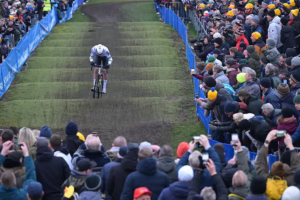 X2O-Trofee-Loenhout-Azencross-Mathieu-van-der-Poel-adds-another-victory-to-season-winning-streak-as-Wout-van-Aert-struggles-with-double-flat-tires-1
